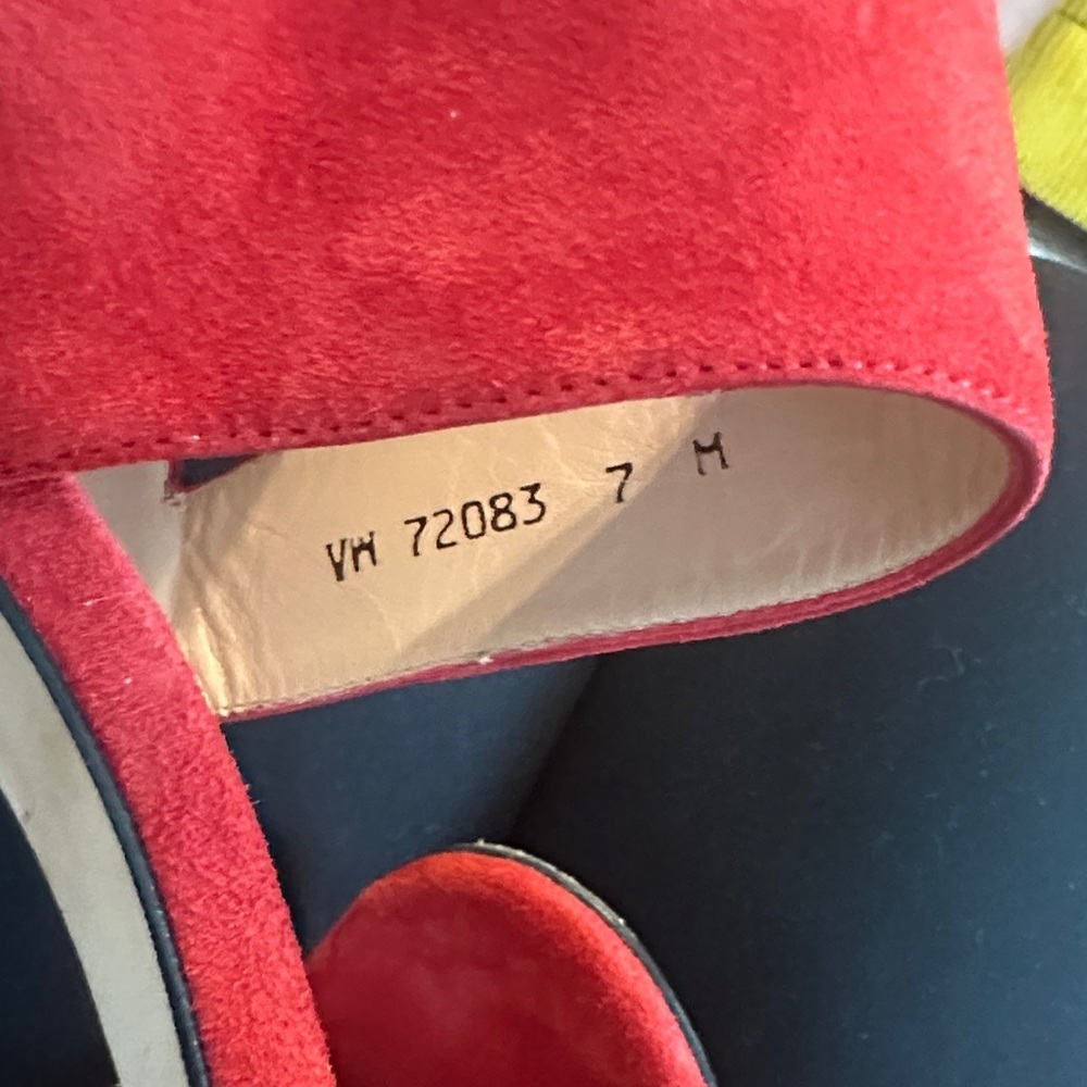 Like New Stuart Weitzman Red Suede & Leather Heels for Women - Picture 5 of 6